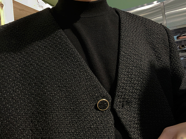No. 4011 V-NECK KNITTED TEXTURED BUTTON-UP JK