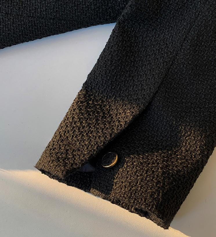 No. 4011 V-NECK KNITTED TEXTURED BUTTON-UP JK