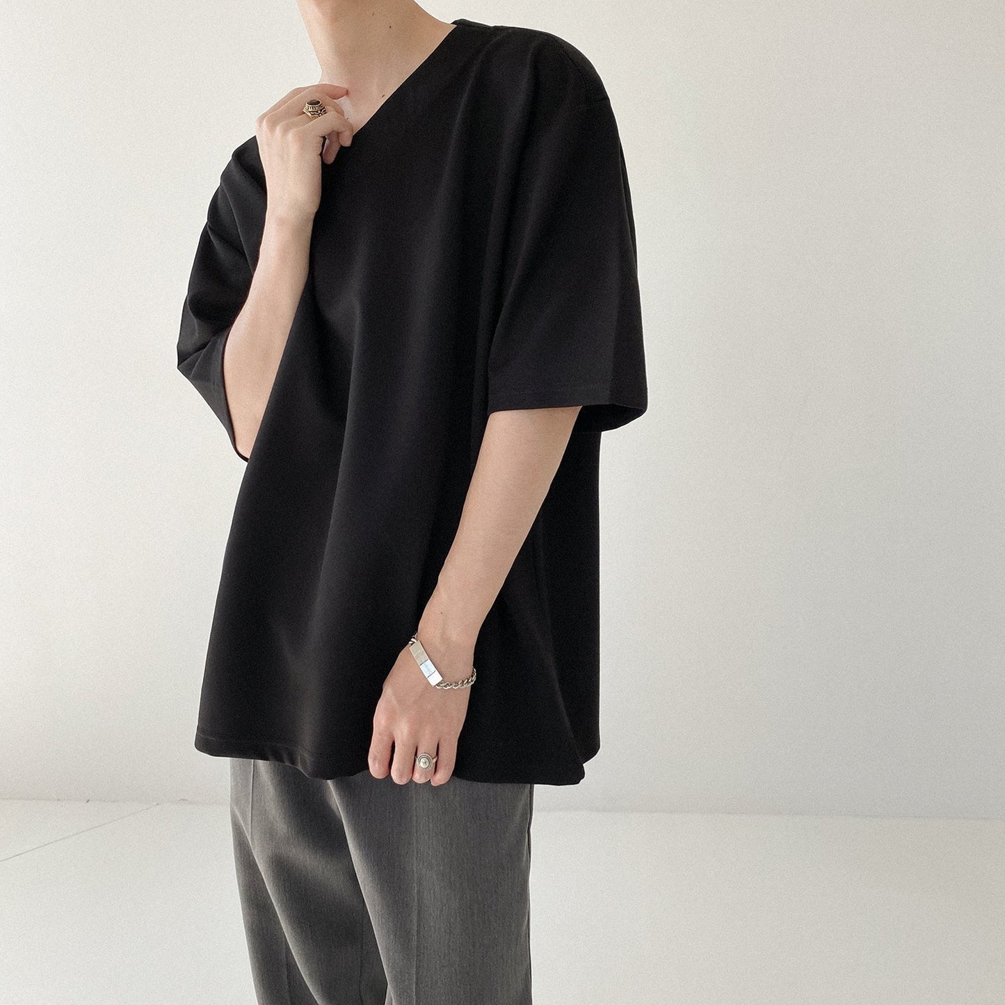 RT No. 5214 HALF SLEEVE V-NECK SHIRT